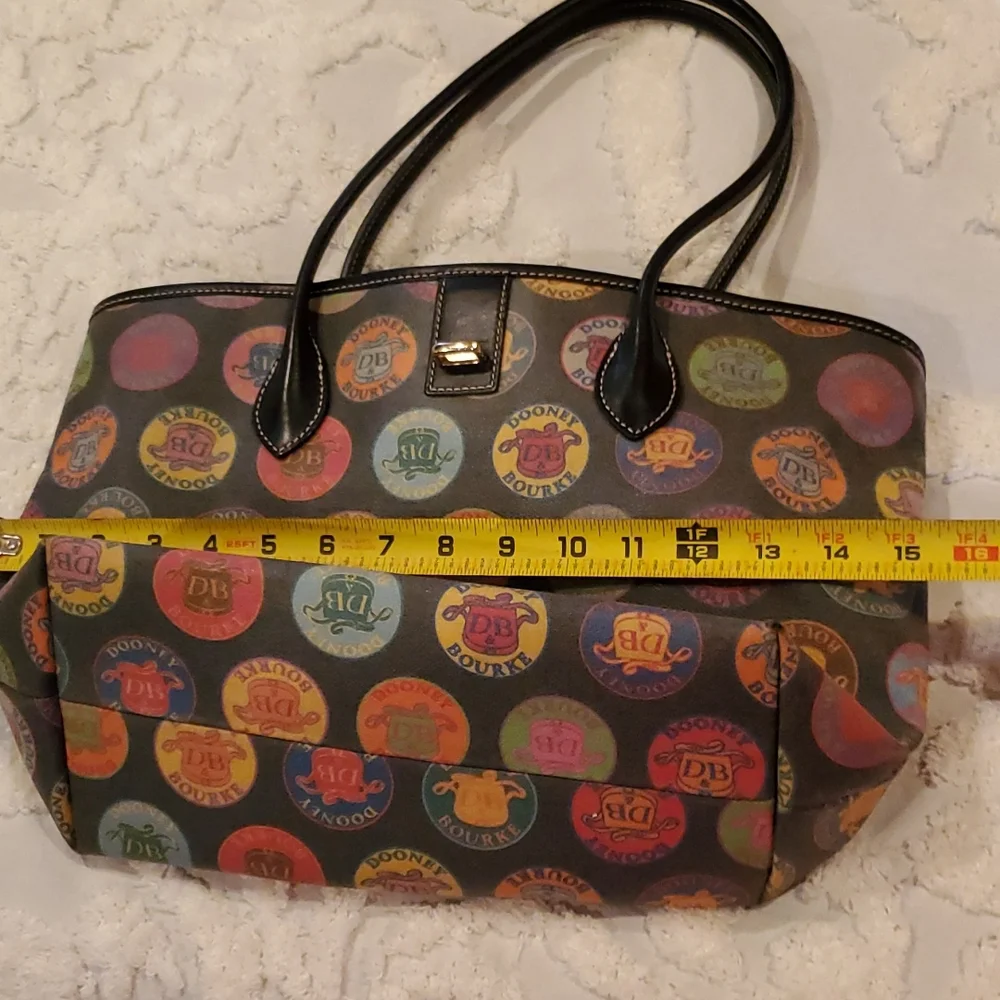 Dooney & Bourke Black Medallion Vintage Tote ✨️Host Pick✨️ - Picture 12 of 13